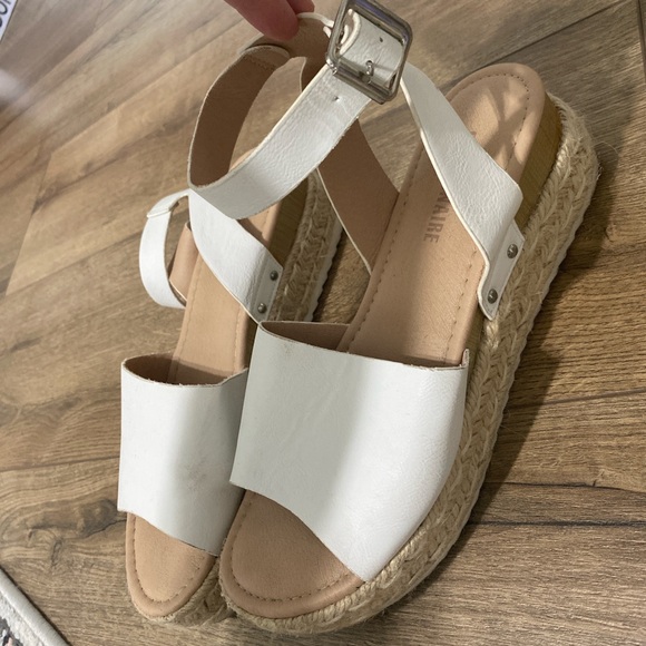 Cushionaire espadrille platform sandals - Picture 3 of 4
